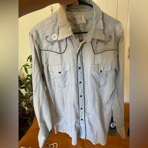 Vintage long tails Wrangler long sleeve pearl button down
